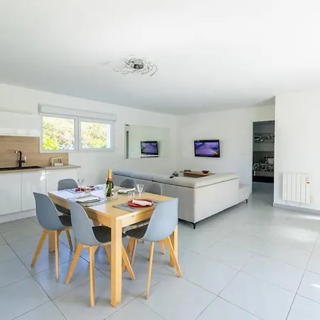 Casa Fernandes Avec Piscine Couverte Holiday home